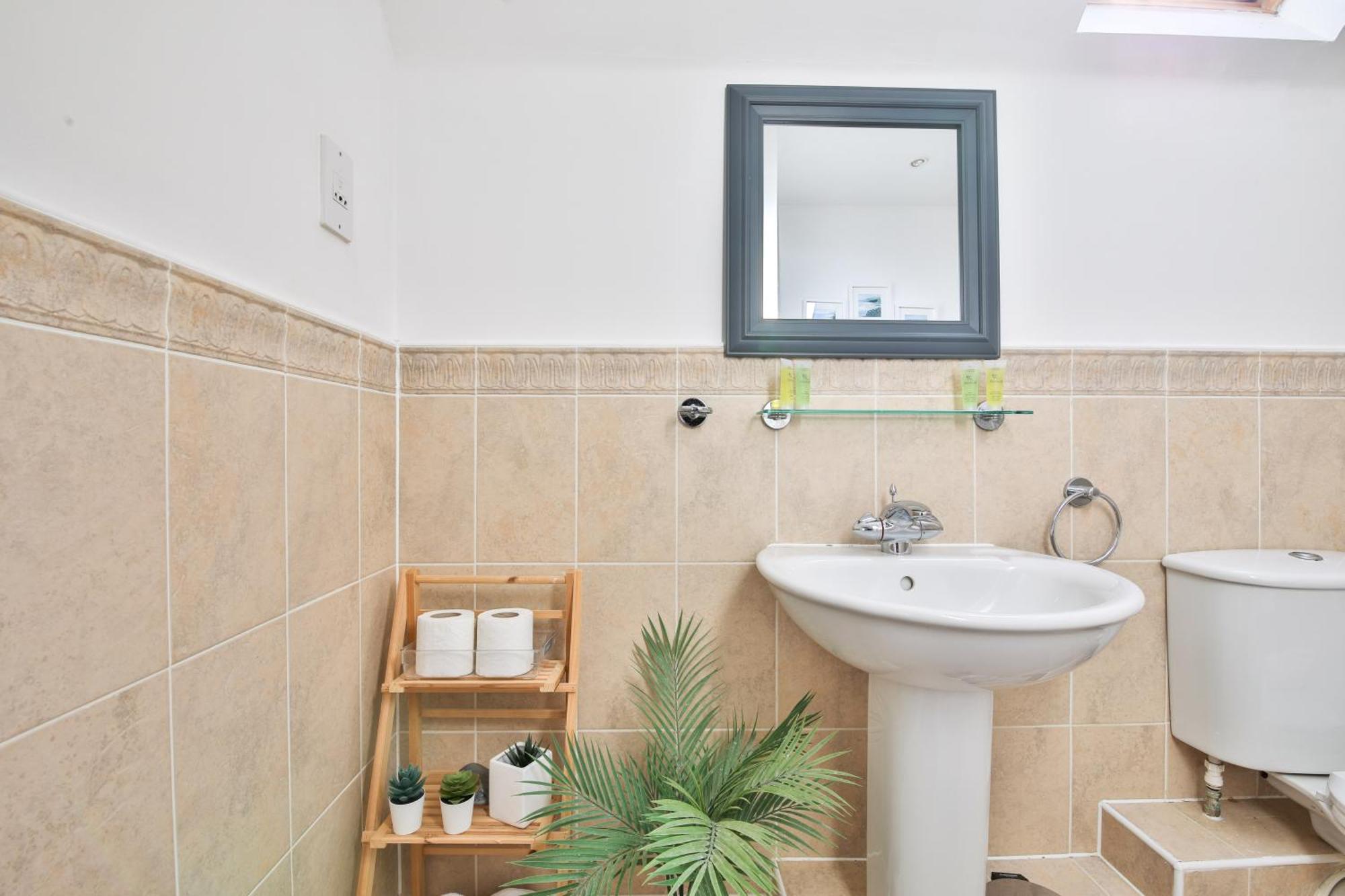 Stayright 2 Bed Beach House With Private Parking- Next To Barry Beach And Jackson Bay Exteriör bild