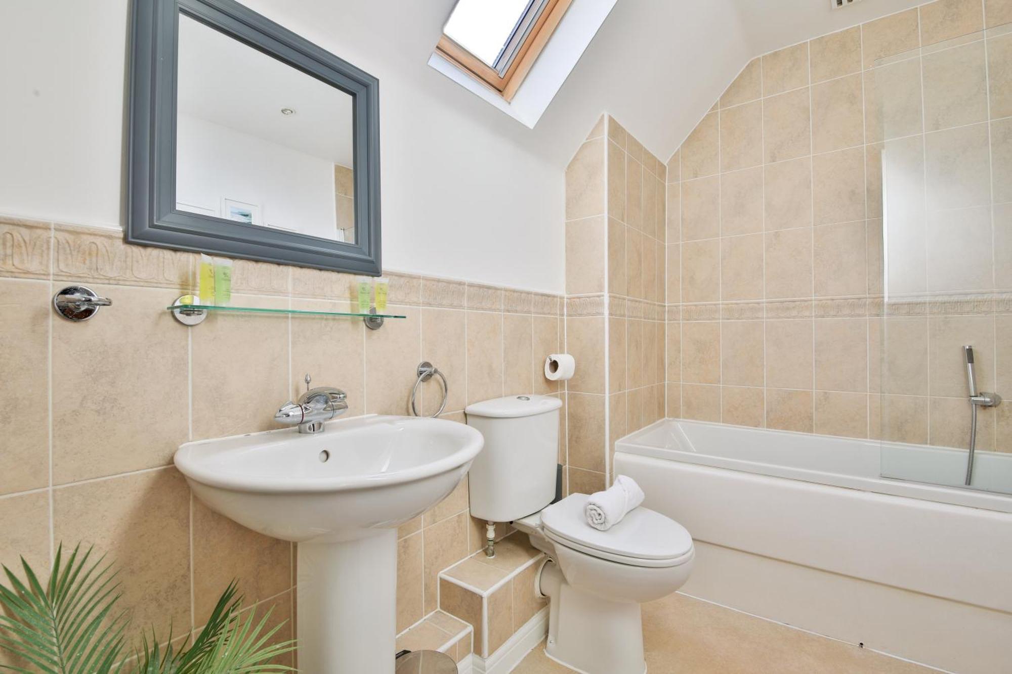Stayright 2 Bed Beach House With Private Parking- Next To Barry Beach And Jackson Bay Exteriör bild