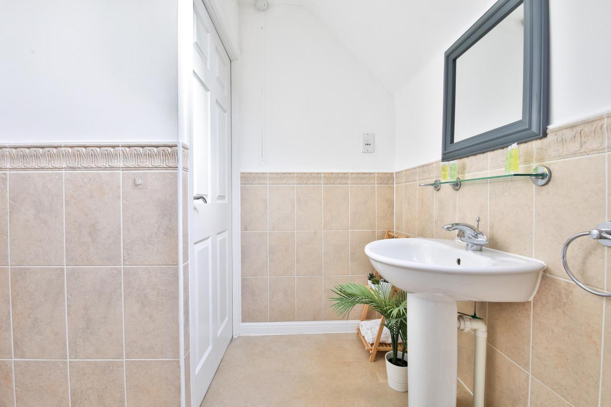 Stayright 2 Bed Beach House With Private Parking- Next To Barry Beach And Jackson Bay Exteriör bild