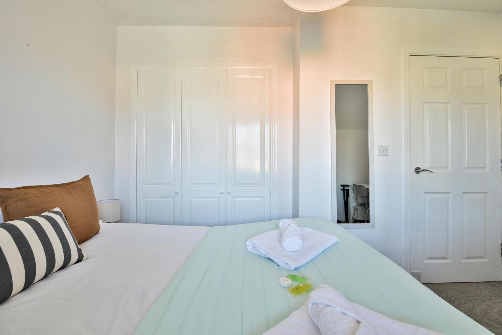 Stayright 2 Bed Beach House With Private Parking- Next To Barry Beach And Jackson Bay Exteriör bild
